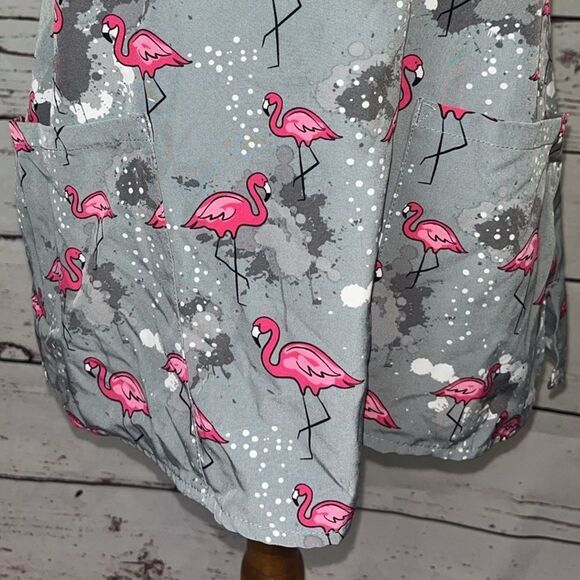 Zoe + Chloe Gray Flamingo Scrub Top - Picture 5 of 7